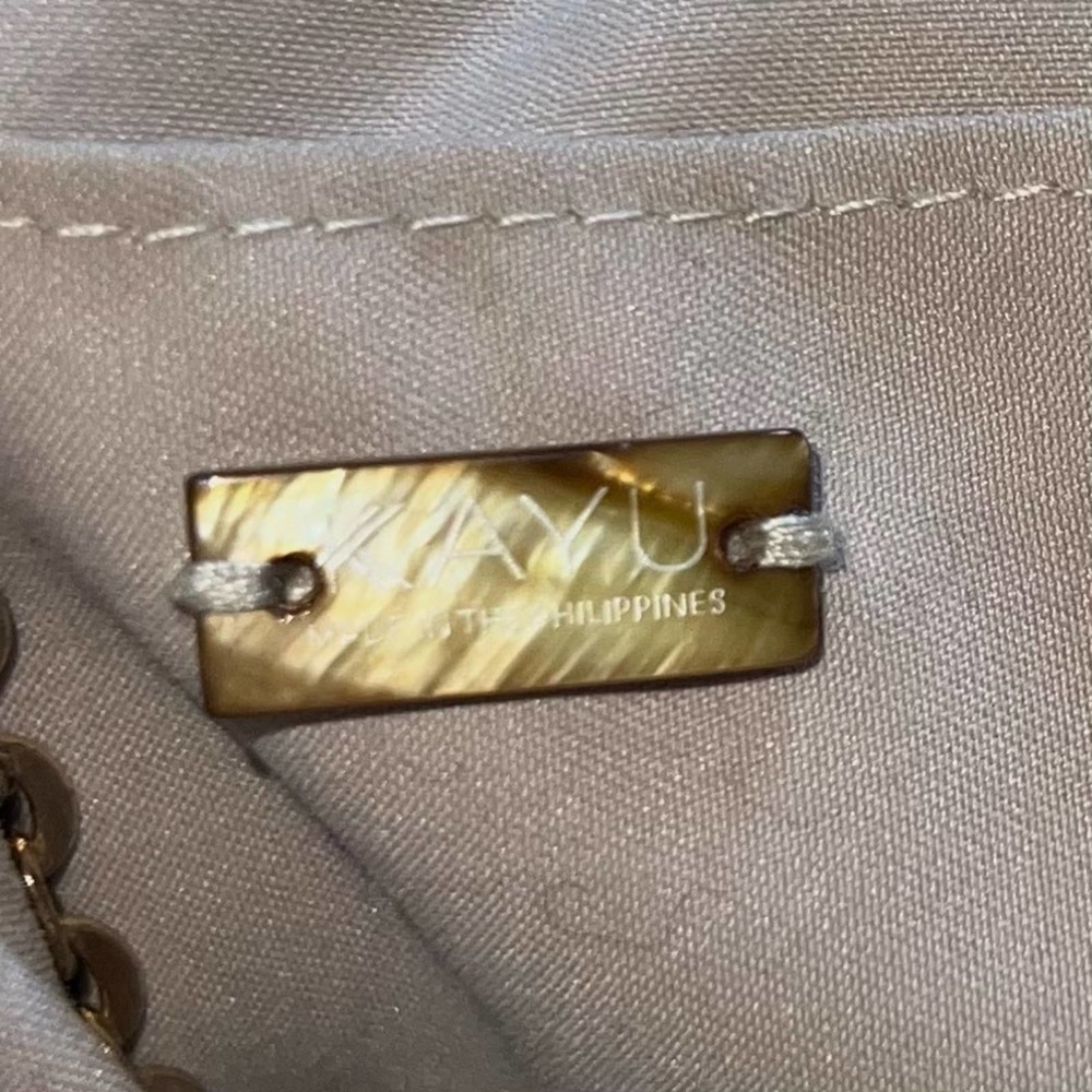 Kayu Rafia and Wicker Purse w/ Long Chain Magnetic Closure - Picture 4 of 4
